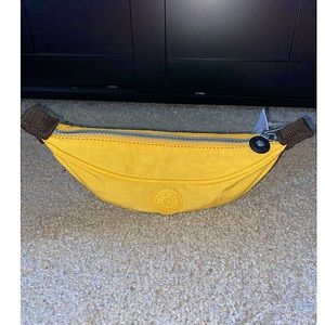 Kipling yellow banana pencil holder/make up bag. NWT
